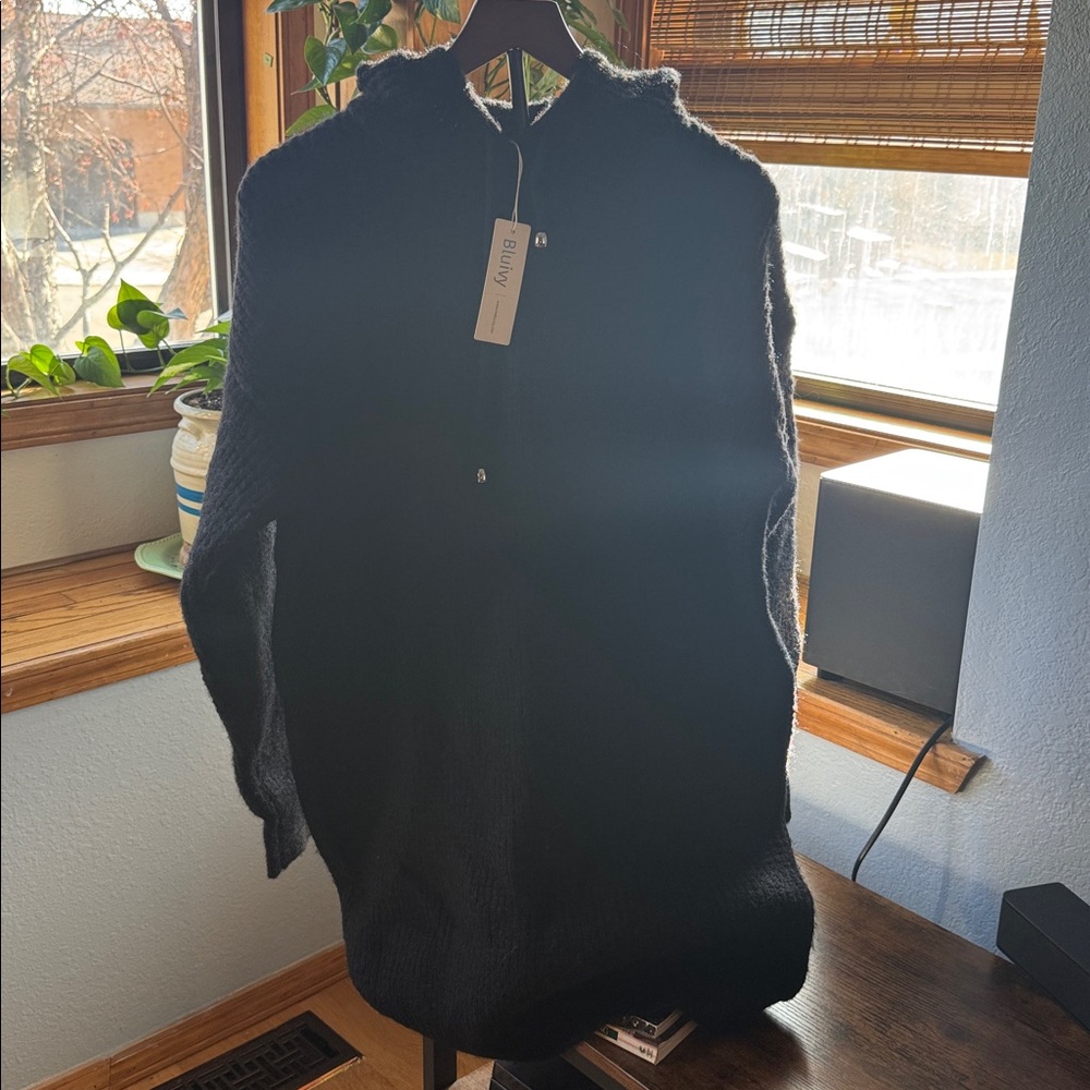 NWT BLUIVY Sweater Hoodie Dress Black Size Medium Slouchy Oversized cozy beach